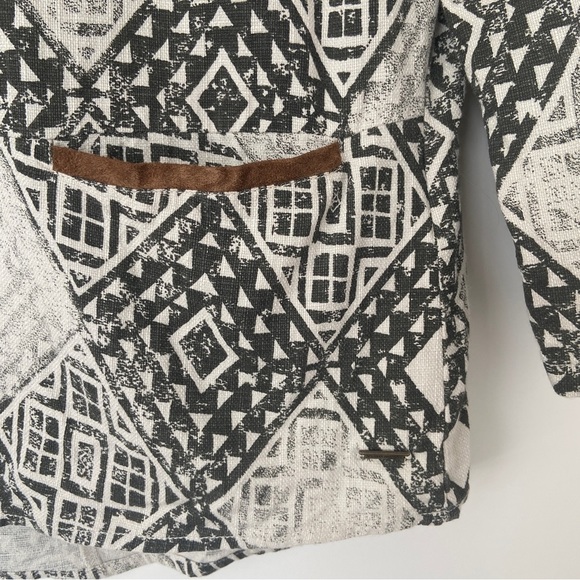 VERO MODA DENIM WHITE/GREY GEOMETRIC PATTERN TOP WITH BROWN SUEDE TRIM TOP, SM - Picture 5 of 13
